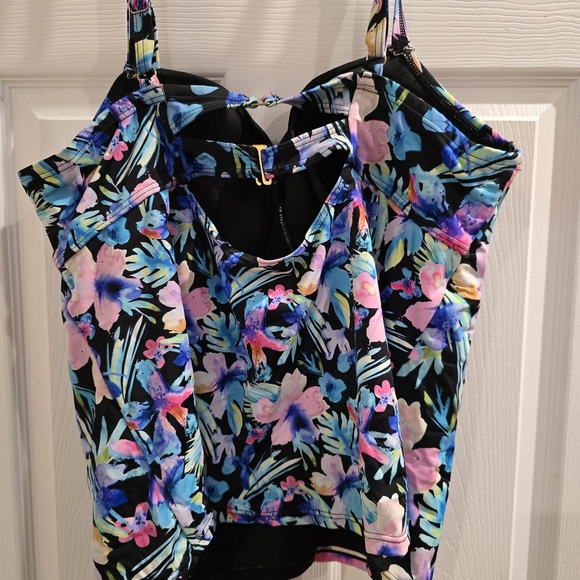 Swimsuits For All Tankini set with high wasted bottoms and floral top - Picture 2 of 6